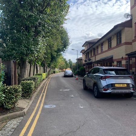 Large, Spacious 3 Bedroom Sleeps 6, Apartment For Contractors And Holidays In Lewisham, Greater London - 1 Free Parking Space & Free Wifi Ngoại thất bức ảnh
