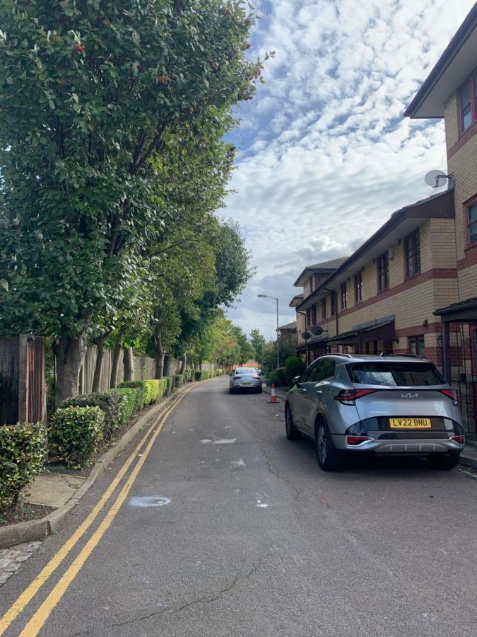 Large, Spacious 3 Bedroom Sleeps 6, Apartment For Contractors And Holidays In Lewisham, Greater London - 1 Free Parking Space & Free Wifi Ngoại thất bức ảnh