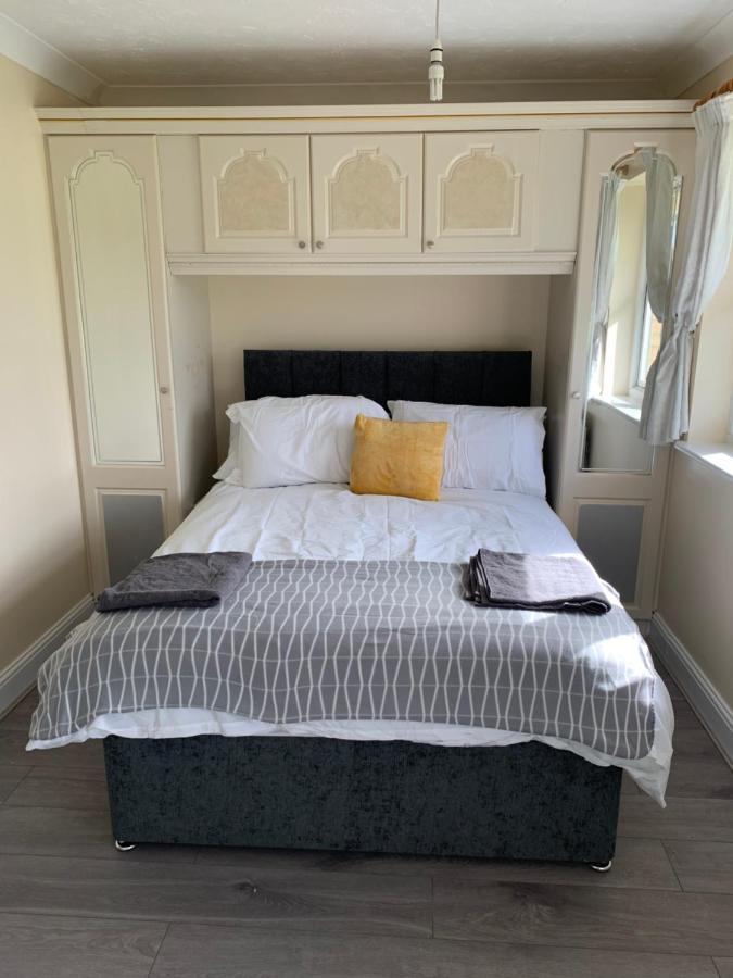 Large, Spacious 3 Bedroom Sleeps 6, Apartment For Contractors And Holidays In Lewisham, Greater London - 1 Free Parking Space & Free Wifi Ngoại thất bức ảnh