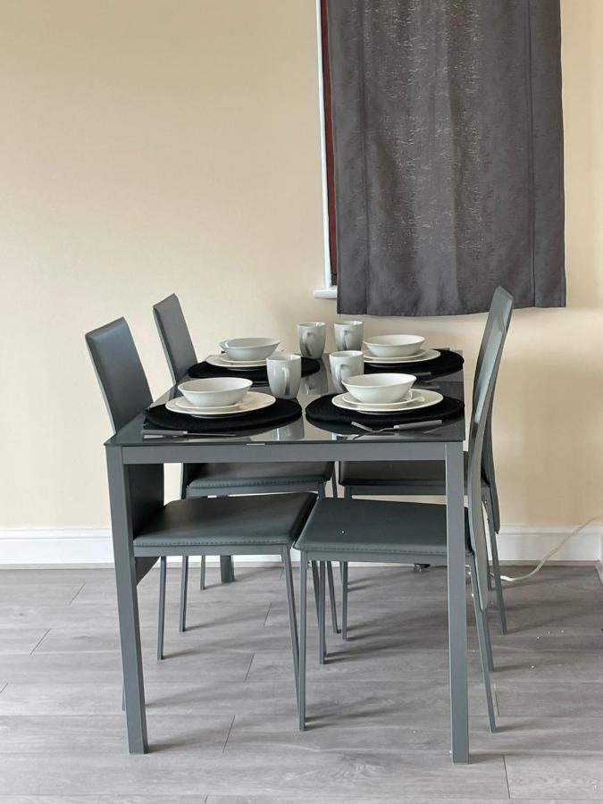Large, Spacious 3 Bedroom Sleeps 6, Apartment For Contractors And Holidays In Lewisham, Greater London - 1 Free Parking Space & Free Wifi Ngoại thất bức ảnh